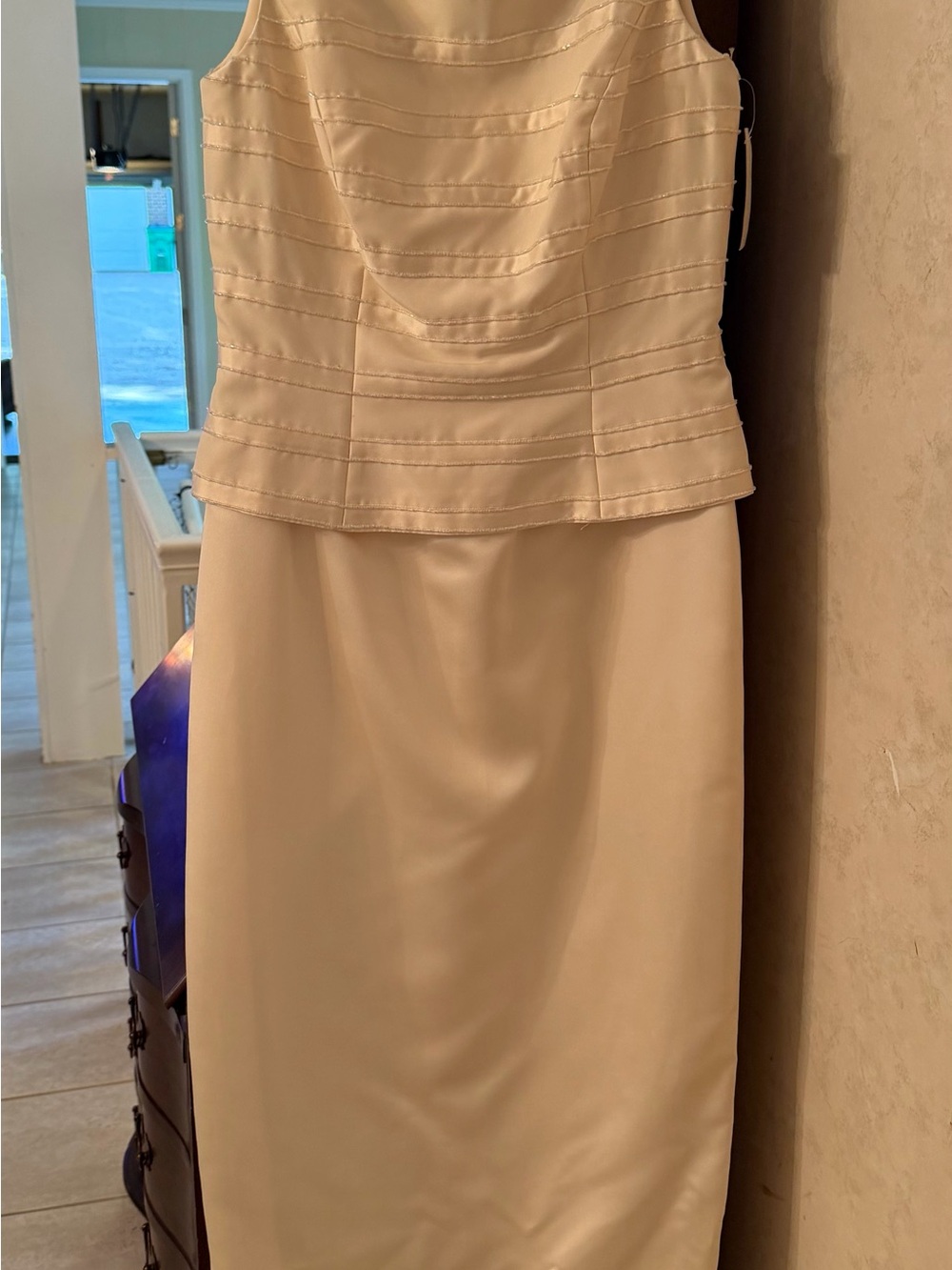 Cream Sleeveless Sheath Wedding Dress